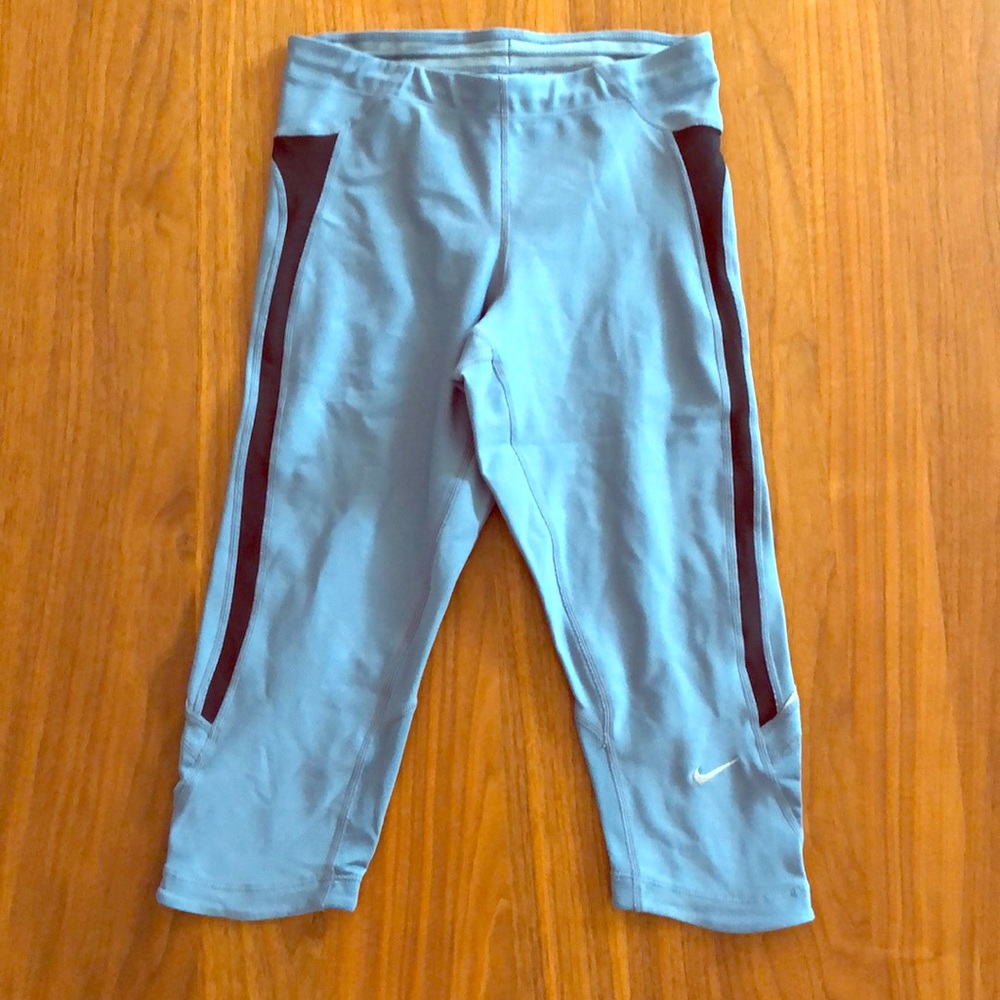 Nike Fit-Dry Capri Pants • XS •
